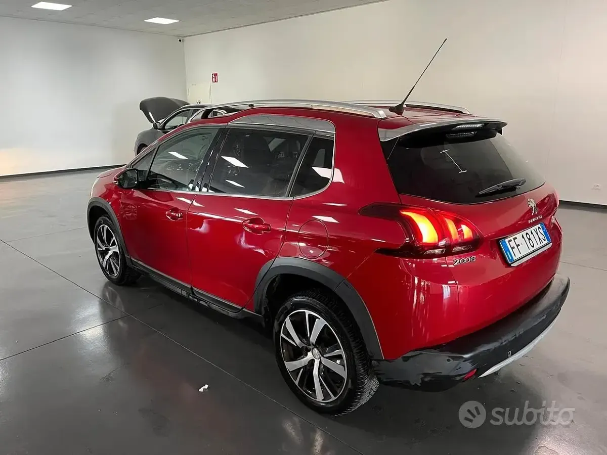 Käytetty Peugeot 2008 Allure 120 HP (88 kW) 2016 Punainen Katumaasturi