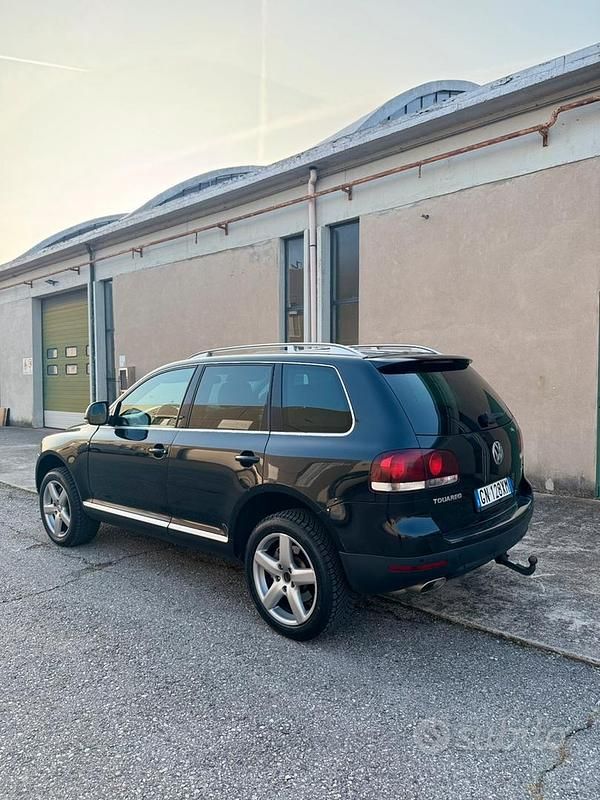 Usata VW Touareg 240 CV (176 kW) 2009 Nero SUV