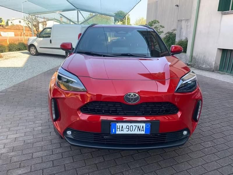 Usata Toyota Yaris Cross Sport 92 CV (67 kW) 2025 Rosso SUV