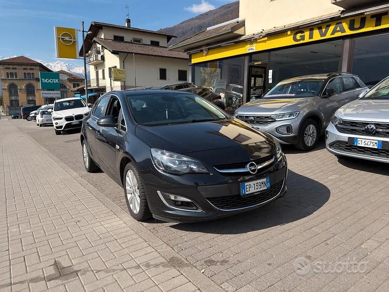 Usata Opel Astra Cosmo 120 CV (88 kW) 2013 Nero Berlina