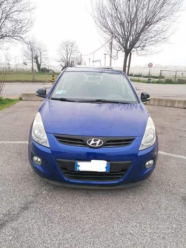 Usata Hyundai i20 78 CV (57 kW) 2011 Blu Utilitaria