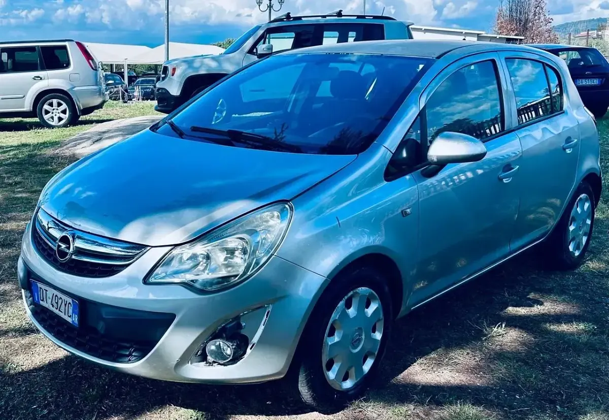 Usata Opel Corsa Enjoy 75 CV (55 kW) 2009 Utilitaria