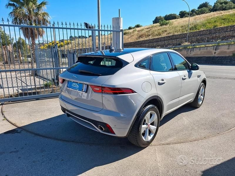 Begagnad Jaguar E-Pace R-Dynamic 150 HK (110 kW) 2019 Vit SUV