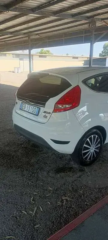 Usata Ford Fiesta S 90 CV (66 kW) 2010 Bianco Berlina