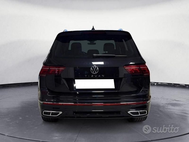 Usata VW Tiguan R-line 150 CV (110 kW) 2023 Nero SUV