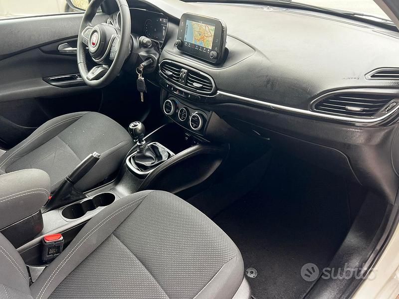 Usata Fiat Tipo Business 131 CV (96 kW) 2021 Bianco Berlina