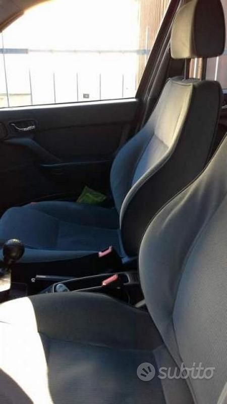 Usata Alfa Romeo 2000 105 CV (77 kW) 2000 Nero Berlina