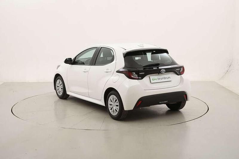 Usata Toyota Yaris Hybrid Business Edition 116 CV (85 kW) 2021 Bianco Utilitaria
