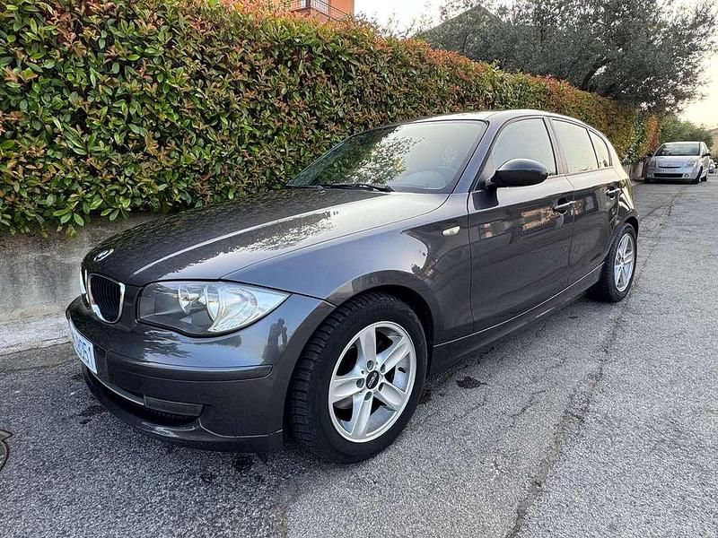 Grigio Usata 2007 BMW 118 Due volumi | 4799 € (Cara) - Immagine 1/4