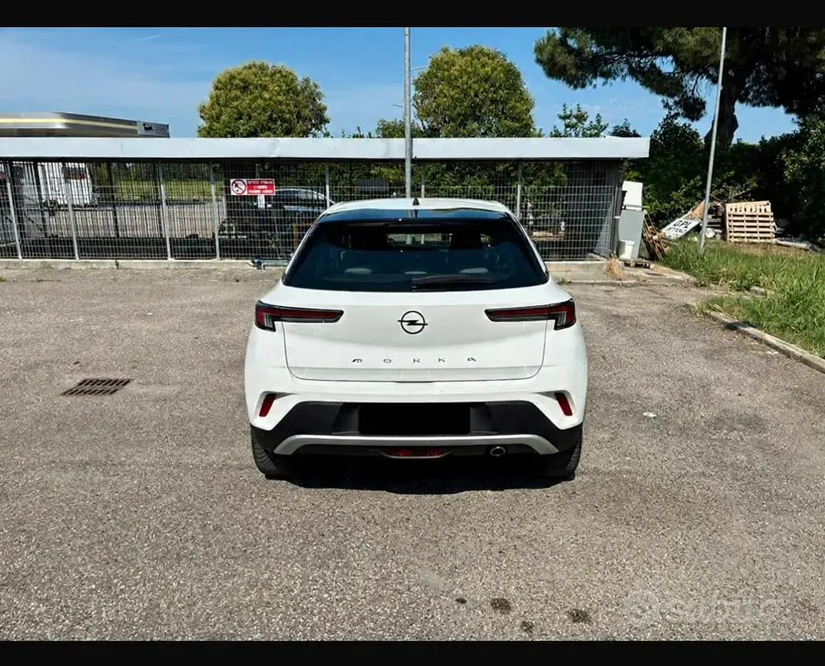 Usata Opel Mokka Elegance 110 CV (80 kW) 2023 Bianco SUV