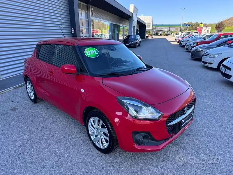 Second-hand Suzuki Swift Cool 83 CP (61 kW) 2020 Roșu Hatchback