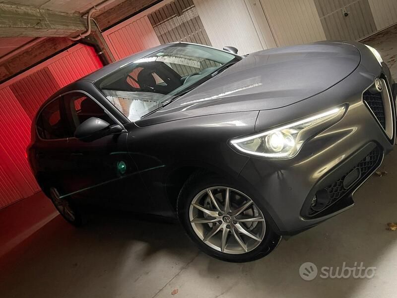 Grigio Usata 2017 Alfa Romeo Stelvio Executive SUV | 21.000 € (Molto cara) - Immagine 1/4