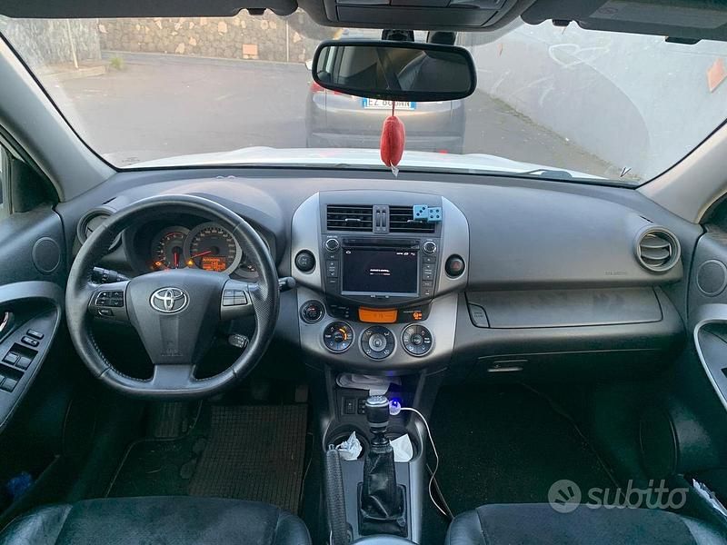 Usata Toyota RAV4 150 CV (110 kW) 2011 Bianco SUV