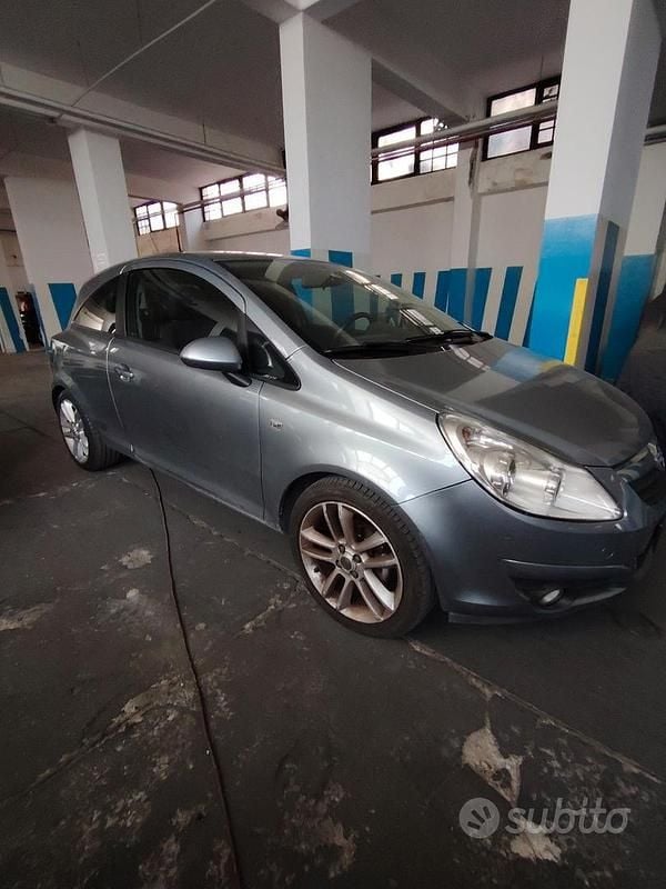 Usata Opel Corsa Sport 90 CV (66 kW) 2010 Grigio Berlina