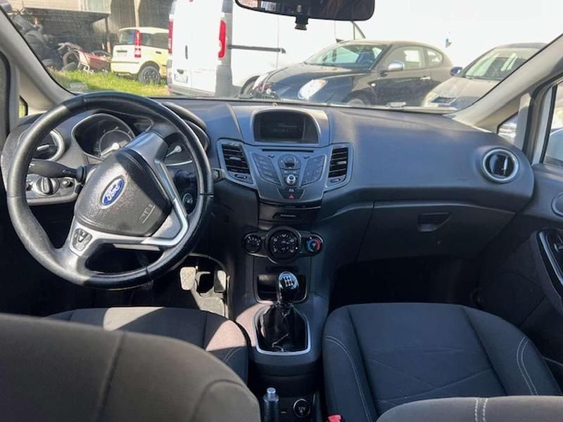 Usata Ford Fiesta Titanium 75 CV (55 kW) 2010 Bianco Utilitaria