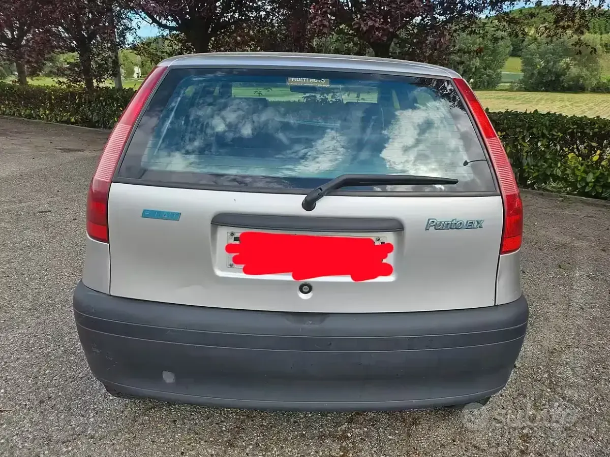 Usata Fiat Punto 73 CV (53 kW) 1994 Grigio Berlina