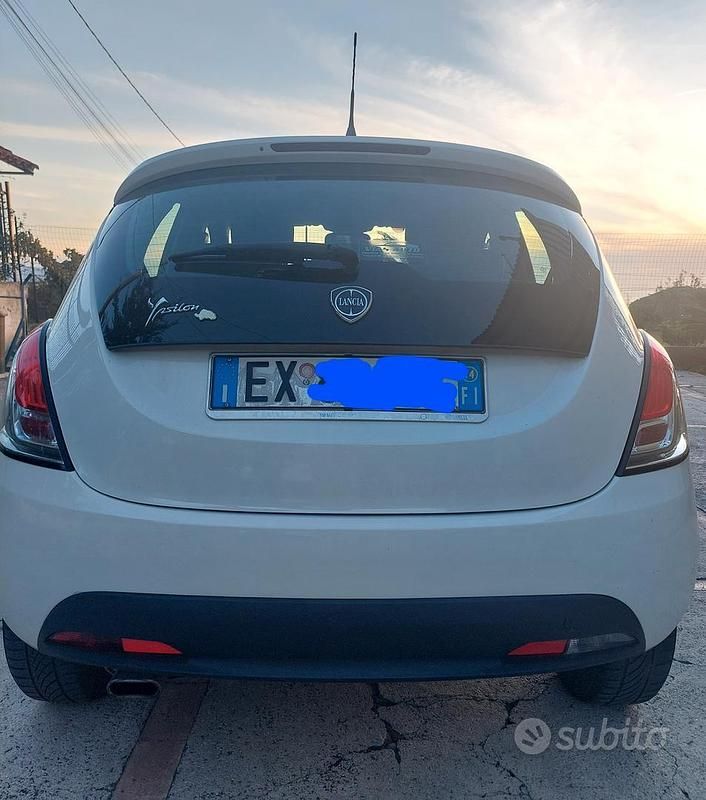 Usata Lancia Ypsilon 95 CV (69 kW) 2014 Bianco Utilitaria