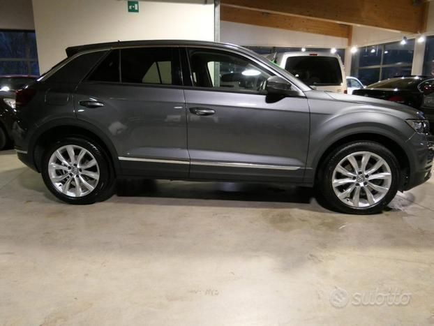 Usata VW T-Roc Style 150 CV (110 kW) 2018 Grigio scuro SUV