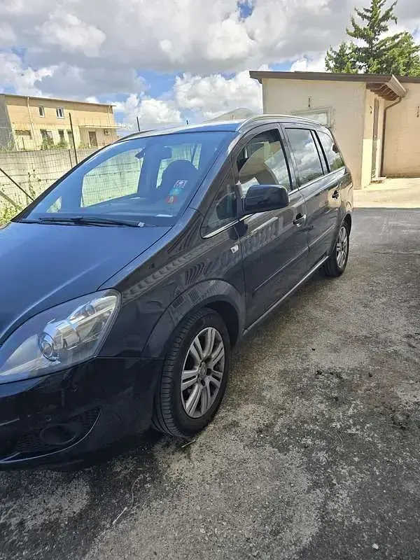 Usata Opel Zafira Cosmo 125 CV (91 kW) 2012 Nero Monovolume