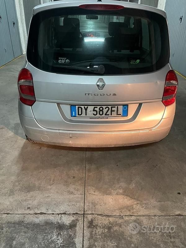 Grigio Usata 2009 Renault Modus Monovolume | 1000 € (Ottimo prezzo) - Immagine 1/4