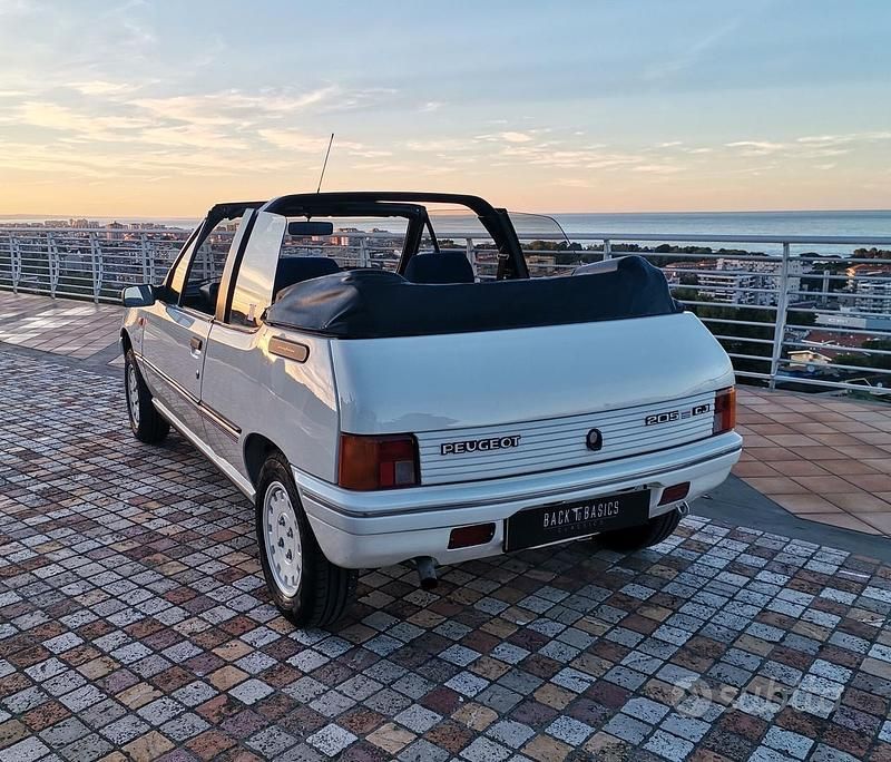 Usata Peugeot 205 54 CV (39 kW) 1989 Bianco Cabrio