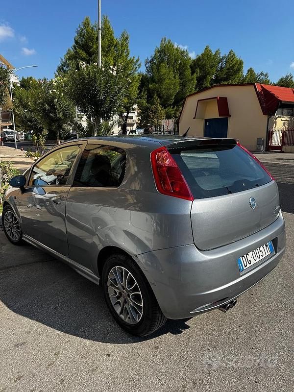 Usata Fiat Grande Punto 75 CV (55 kW) 2007 Grigio Utilitaria