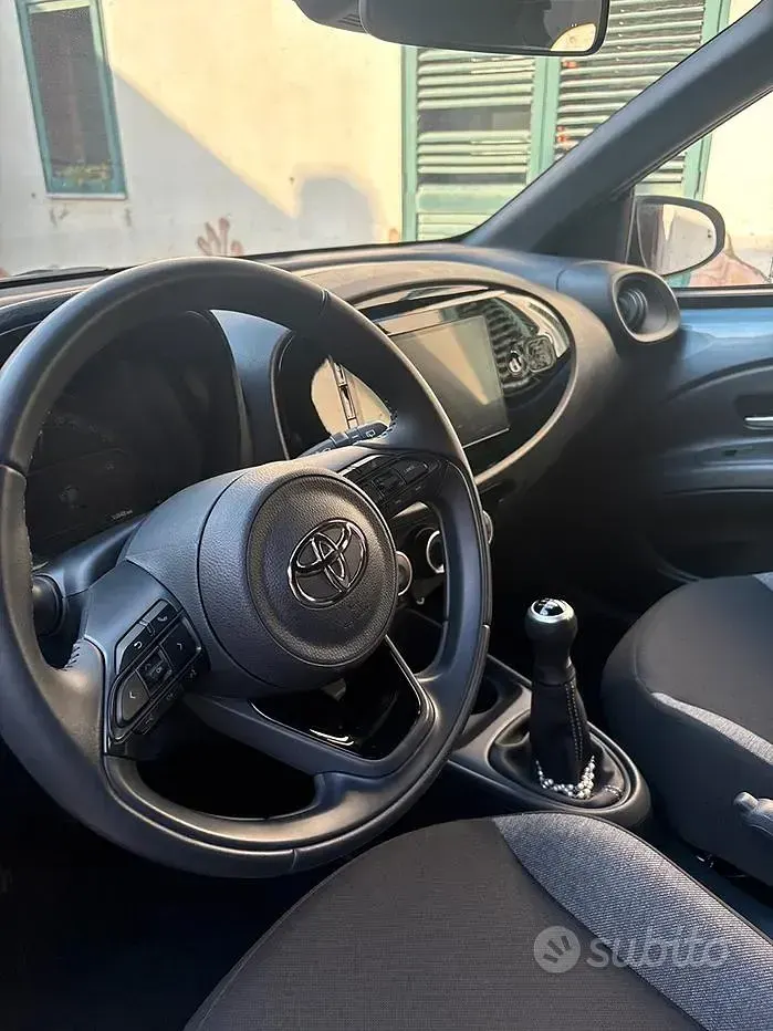 Usata Toyota Aygo X 72 CV (52 kW) 2025 Grigio SUV