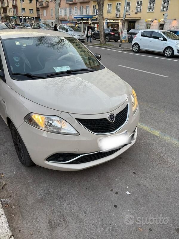 Usata Lancia Ypsilon 80 CV (58 kW) 2016 Utilitaria