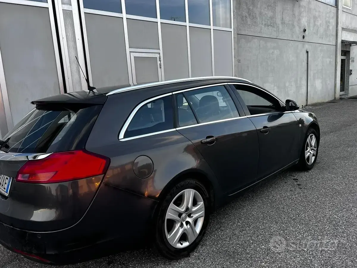 Usata Opel Insignia 131 CV (96 kW) 2012 Nero Station wagon