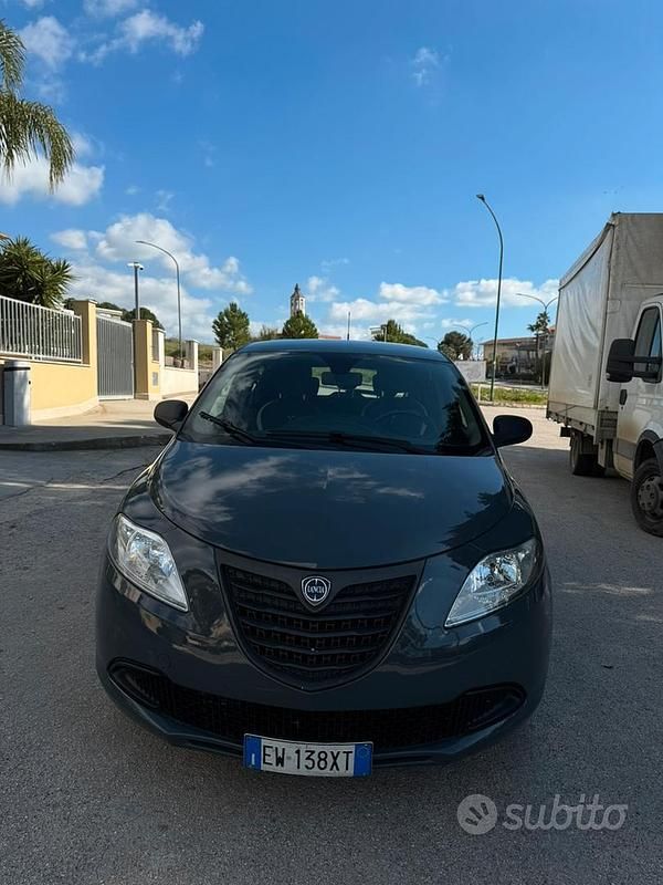 Usata Lancia Ypsilon 95 CV (69 kW) 2014 Grigio Utilitaria