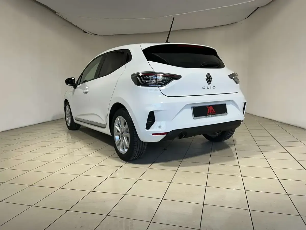 Usata Renault Clio V 92 CV (67 kW) 2025 Bianco Berlina