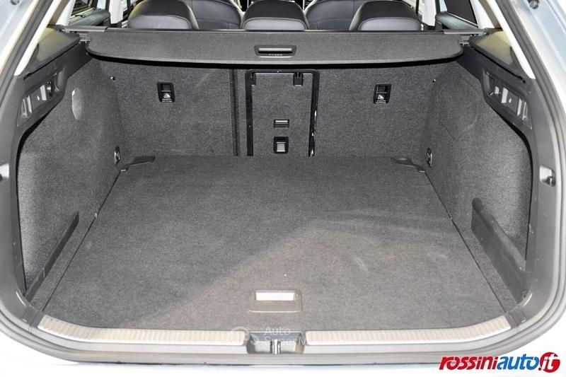 Usata VW Passat Business+ 150 CV (110 kW) 2025 Grigio Station wagon