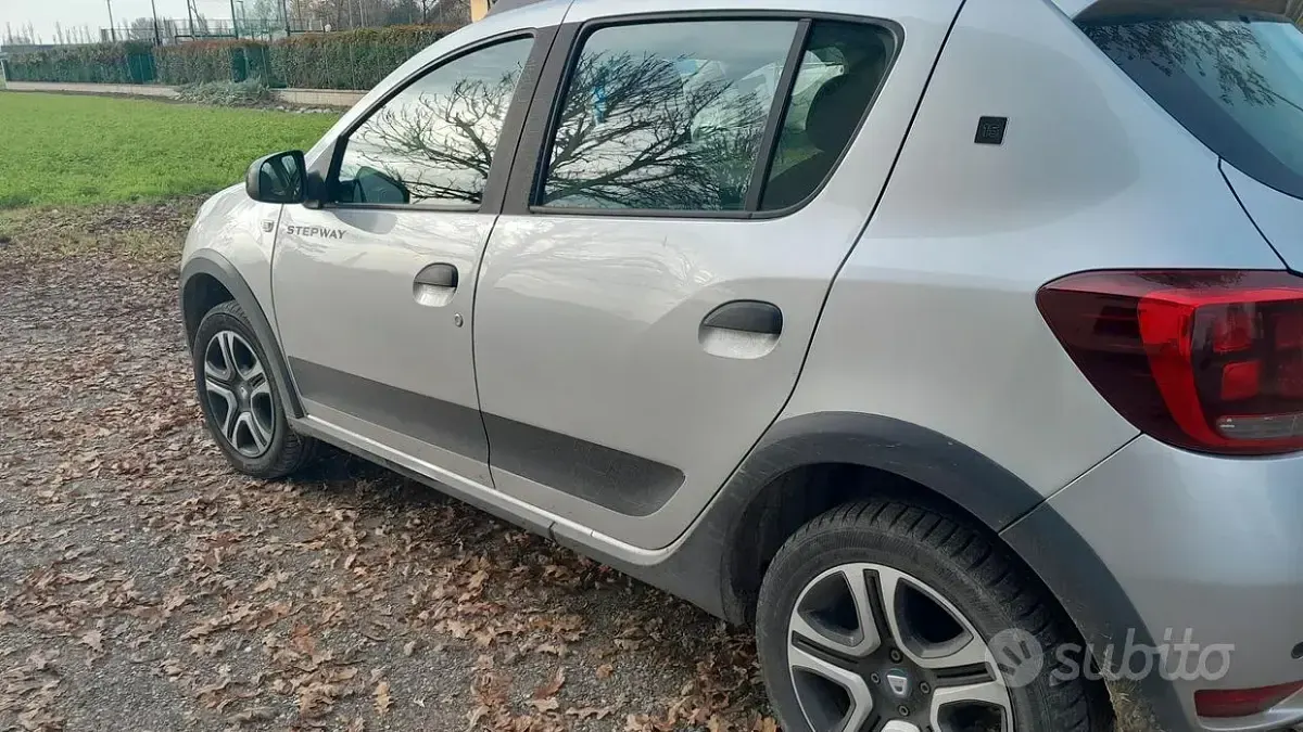 Usata Dacia Sandero 90 CV (66 kW) 2022 Grigio Berlina
