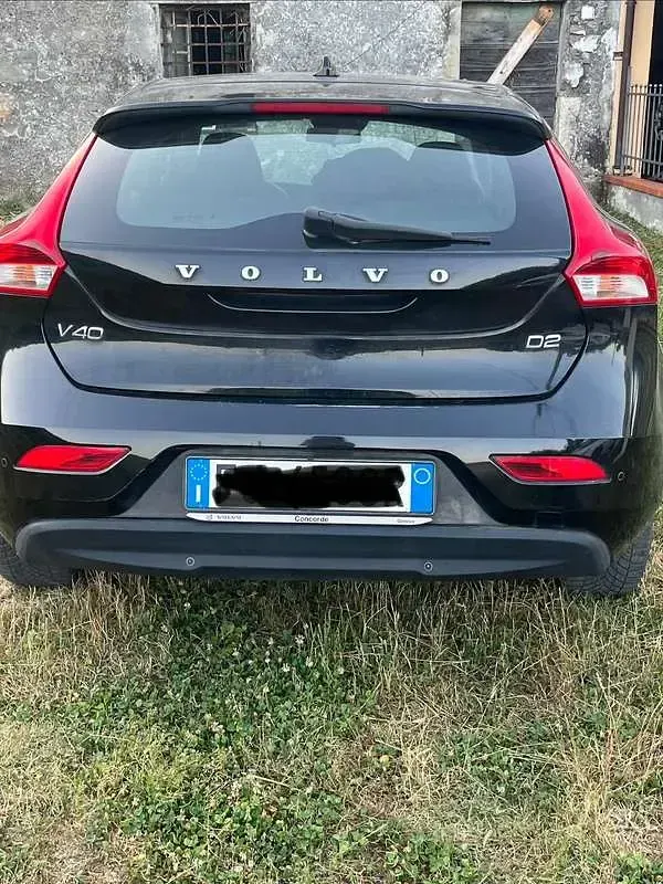 Usata Volvo V40 Kinetic 120 CV (88 kW) 2017 Nero Berlina