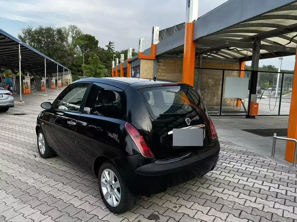 Usata Lancia Ypsilon 69 CV (50 kW) 2006 Nero Utilitaria