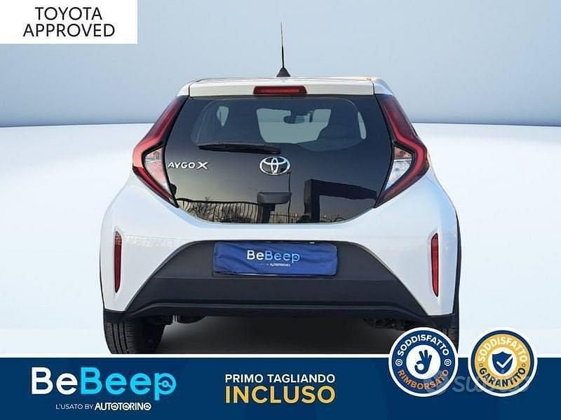 Usata Toyota Aygo X Active 72 CV (52 kW) 2022 Bianco pastello SUV