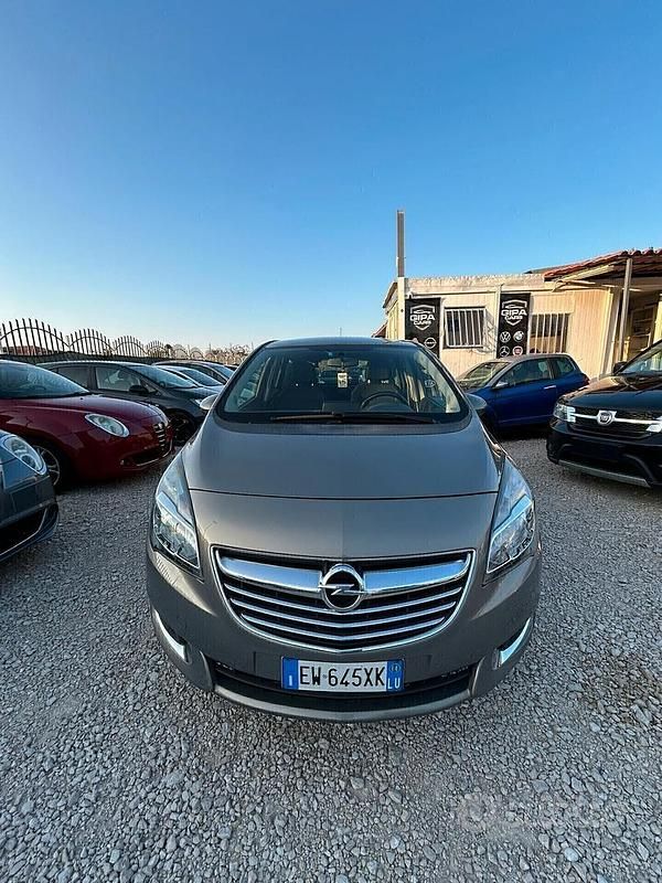 Usata Opel Meriva Cosmo 120 CV (88 kW) 2014 Marrone Monovolume