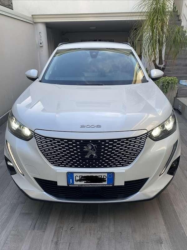 Usata Peugeot 2008 Active 100 kW (136 CV) 2021 Bianco SUV