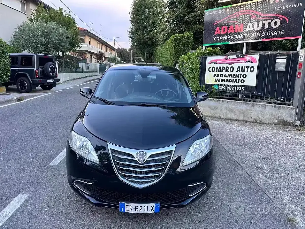 Usata Lancia Ypsilon Platinum 69 CV (50 kW) 2013 Viola Utilitaria