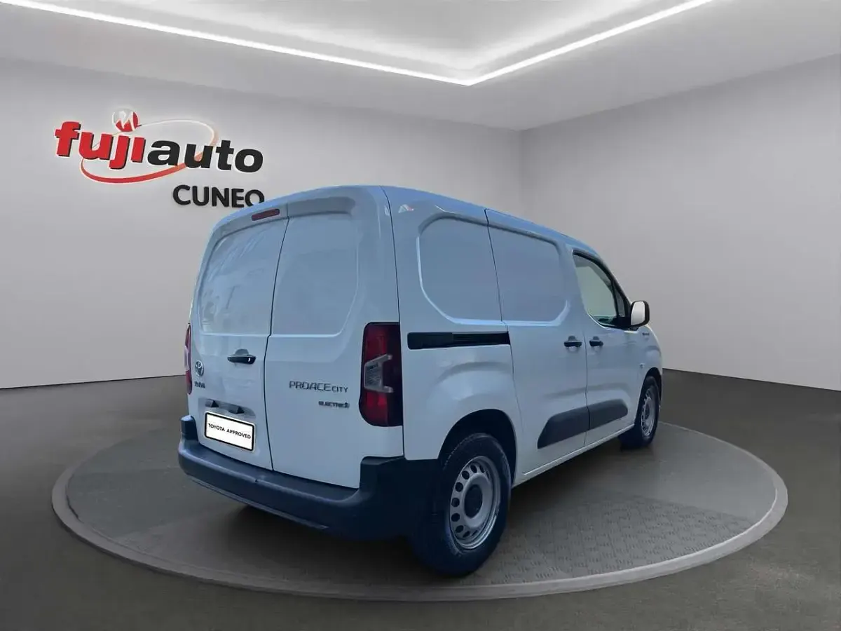 Usata Toyota Proace City Active 56 kW (77 CV) 2022 Bianco Monovolume