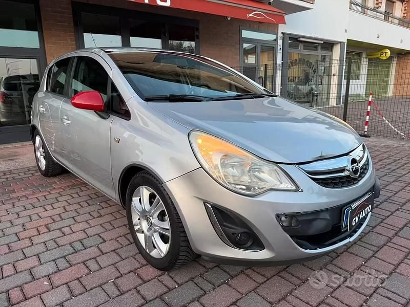 Usata Opel Corsa 86 CV (63 kW) 2012 Grigio Utilitaria