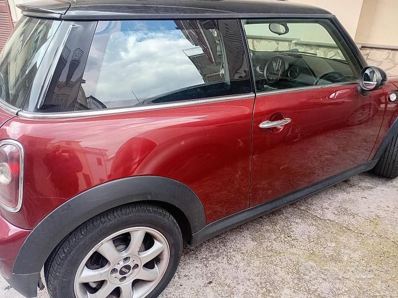 Usata Mini Cooper 109 CV (80 kW) 2009 Rosso Utilitaria
