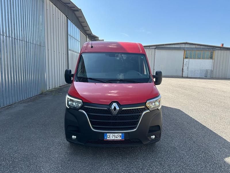 Usata Renault Master 136 CV (100 kW) 2022 Rosso Monovolume