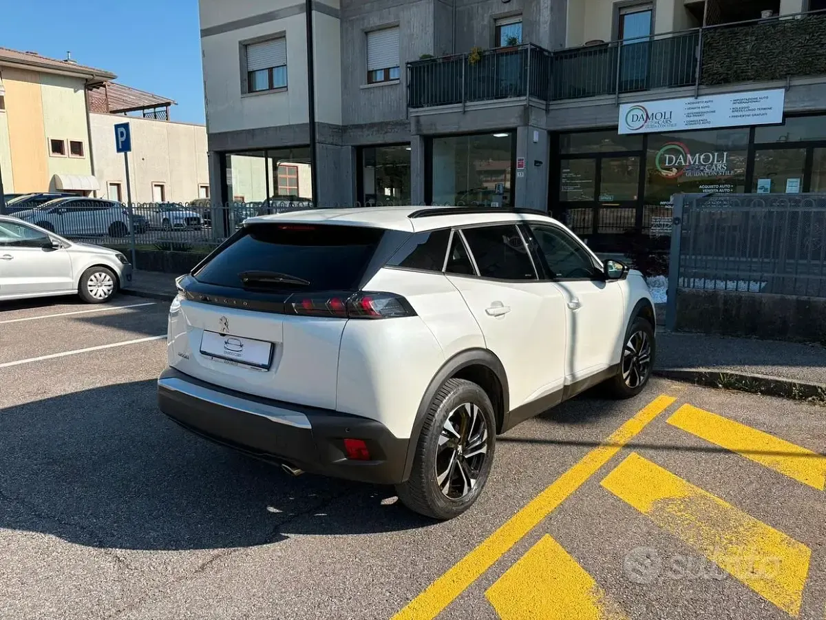 Usata Peugeot 2008 GT-line 131 CV (96 kW) 2022 Bianco SUV