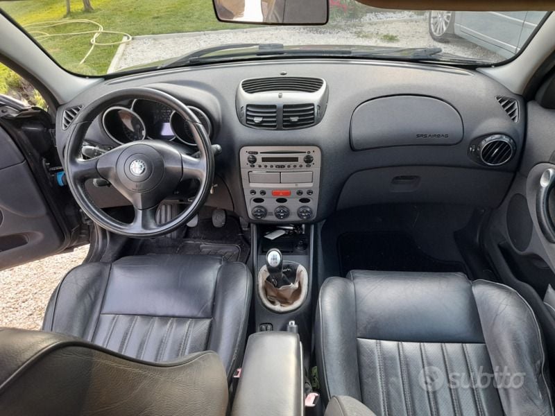 Usata Alfa Romeo 147 120 CV (88 kW) 2001 Nero Utilitaria