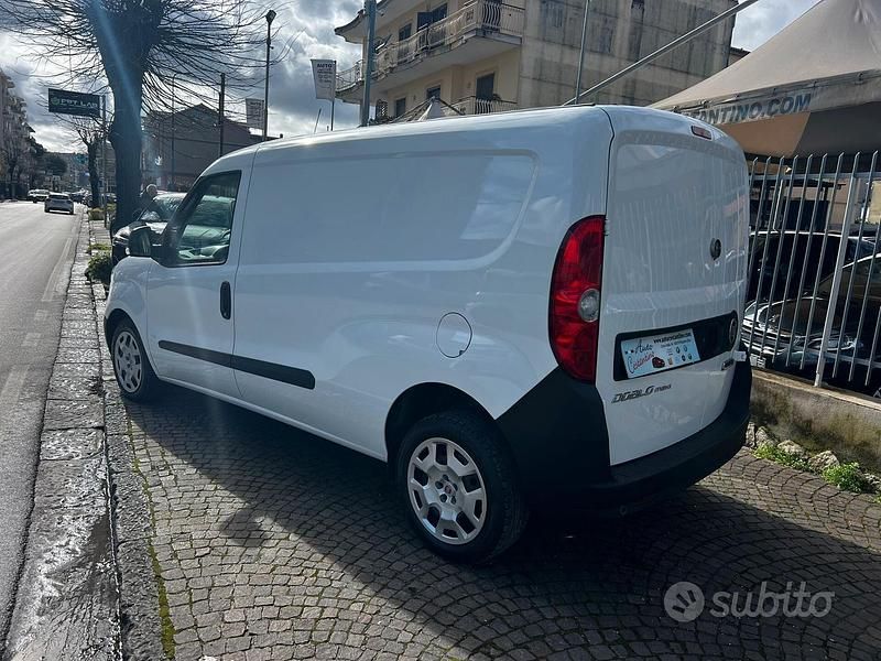 Usata Fiat Doblò S 120 CV (88 kW) 2021 Bianco Monovolume