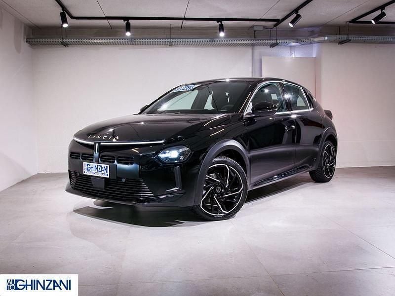 Usata Lancia Ypsilon 101 CV (74 kW) 2024 Nero Utilitaria