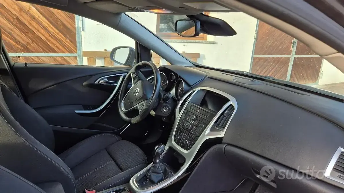 Usata Opel Astra 82 CV (60 kW) 2011 Grigio Station wagon