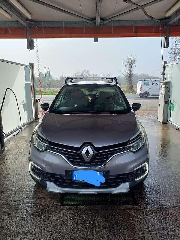Usata Renault Captur 131 CV (96 kW) 2020 Grigio SUV