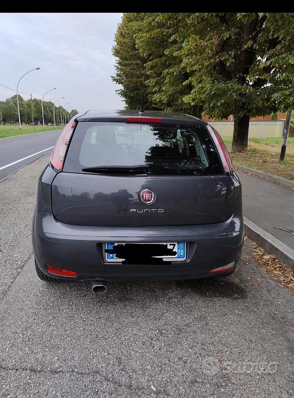 Usata Fiat Punto Easy 77 CV (56 kW) 2015 Grigio Utilitaria